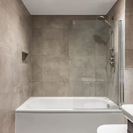 Stunning Modern 2 Bedroom In * York